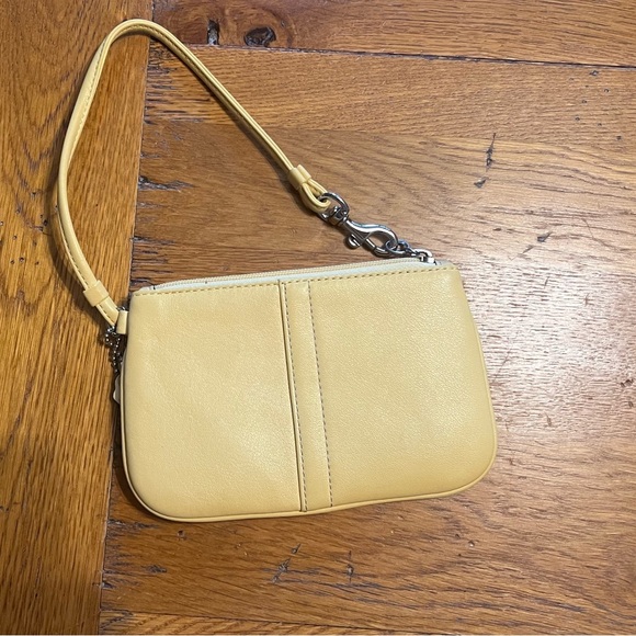 Coach NWOT butter yellow Leather Wristlet, Smokefree home. - Picture 8 of 8